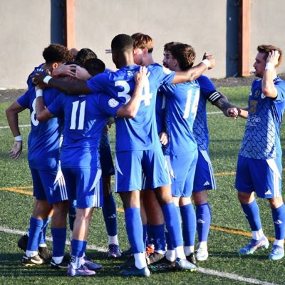 Los jugadores marinistas celebran uno de los goles (@CDMARINOOFICIAL).