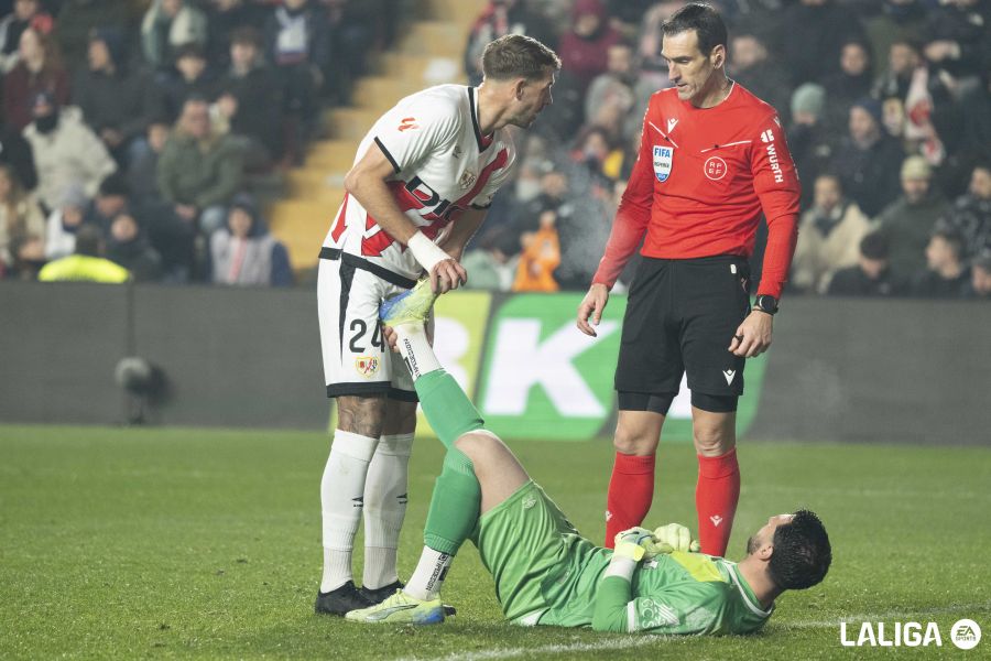 Martínez Munuera, dirigiendo el Rayo - Real Madrid (LALIGA).