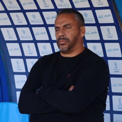 Mazinho en el banquillo del Melilla (@CDTOficial)