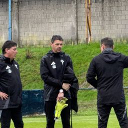 Alejandro Menéndez (@RACINGFERROLSAD).
