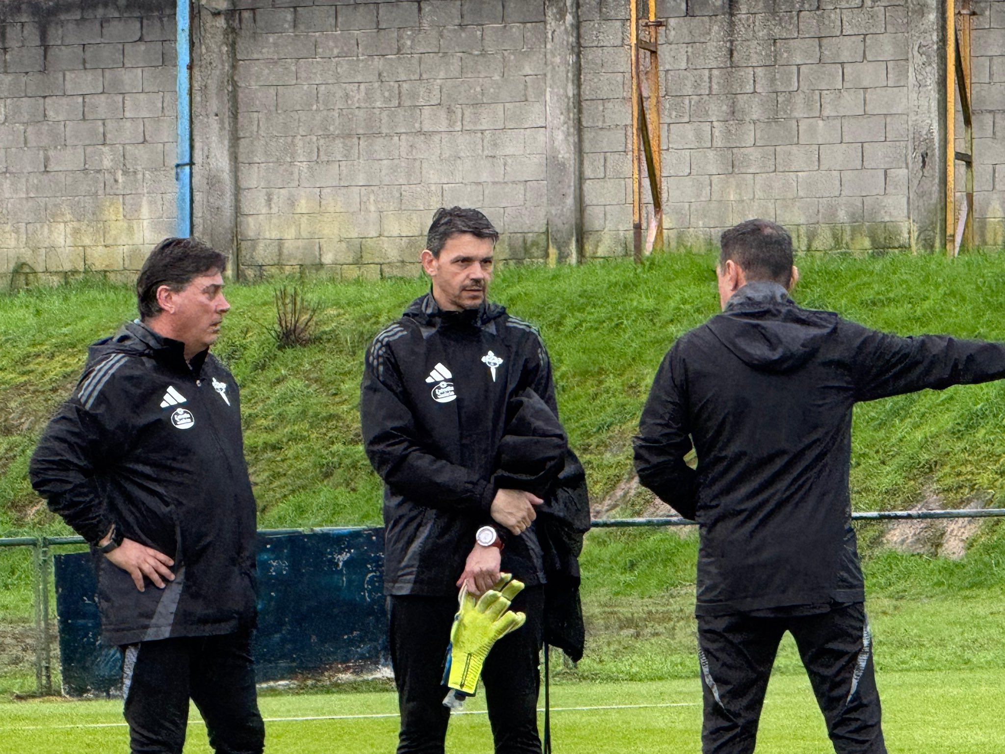 Alejandro Menéndez (@RACINGFERROLSAD).