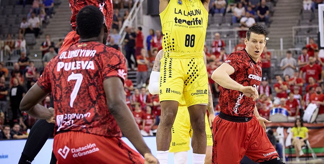 Patty Mills tira a canasta (FERMÍN RODRÍGUEZ / ACB PHOTO).