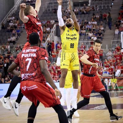 Patty Mills tira a canasta (FERMÍN RODRÍGUEZ / ACB PHOTO).