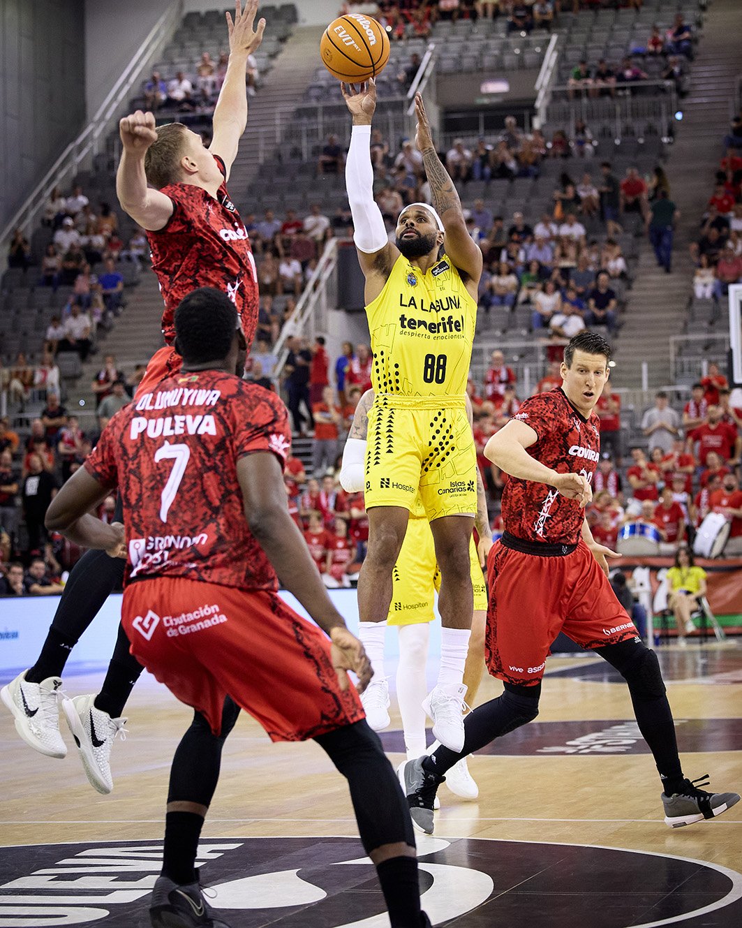 Patty Mills tira a canasta (FERMÍN RODRÍGUEZ / ACB PHOTO).