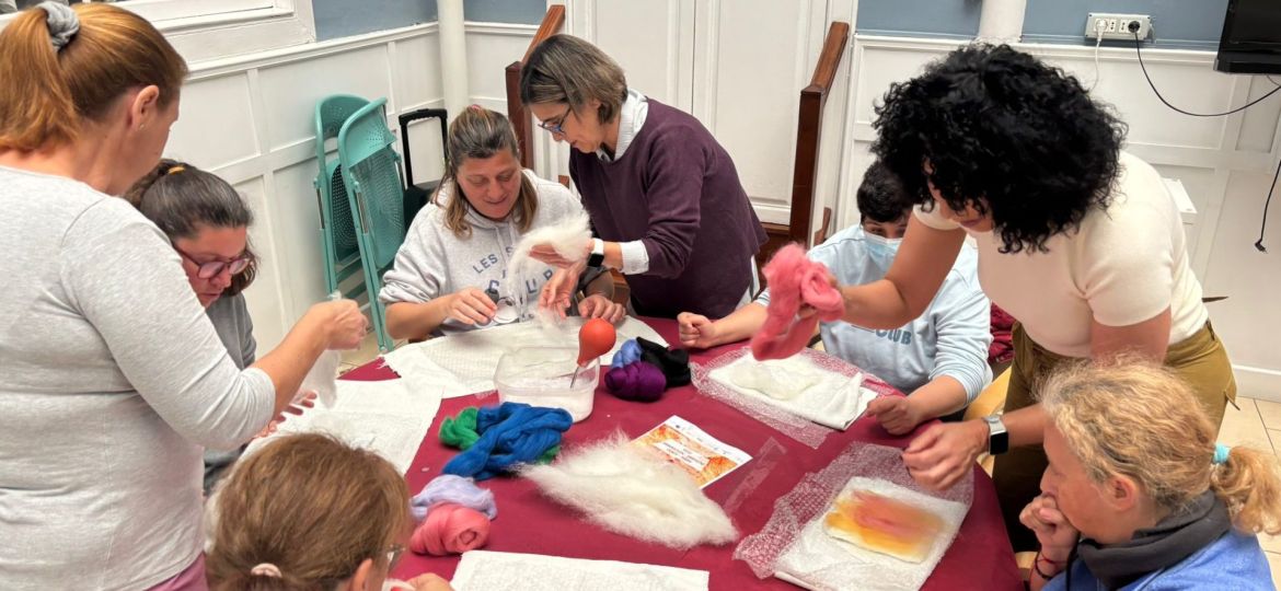 Mujeres trabajando con lana (LA OROTAVA)