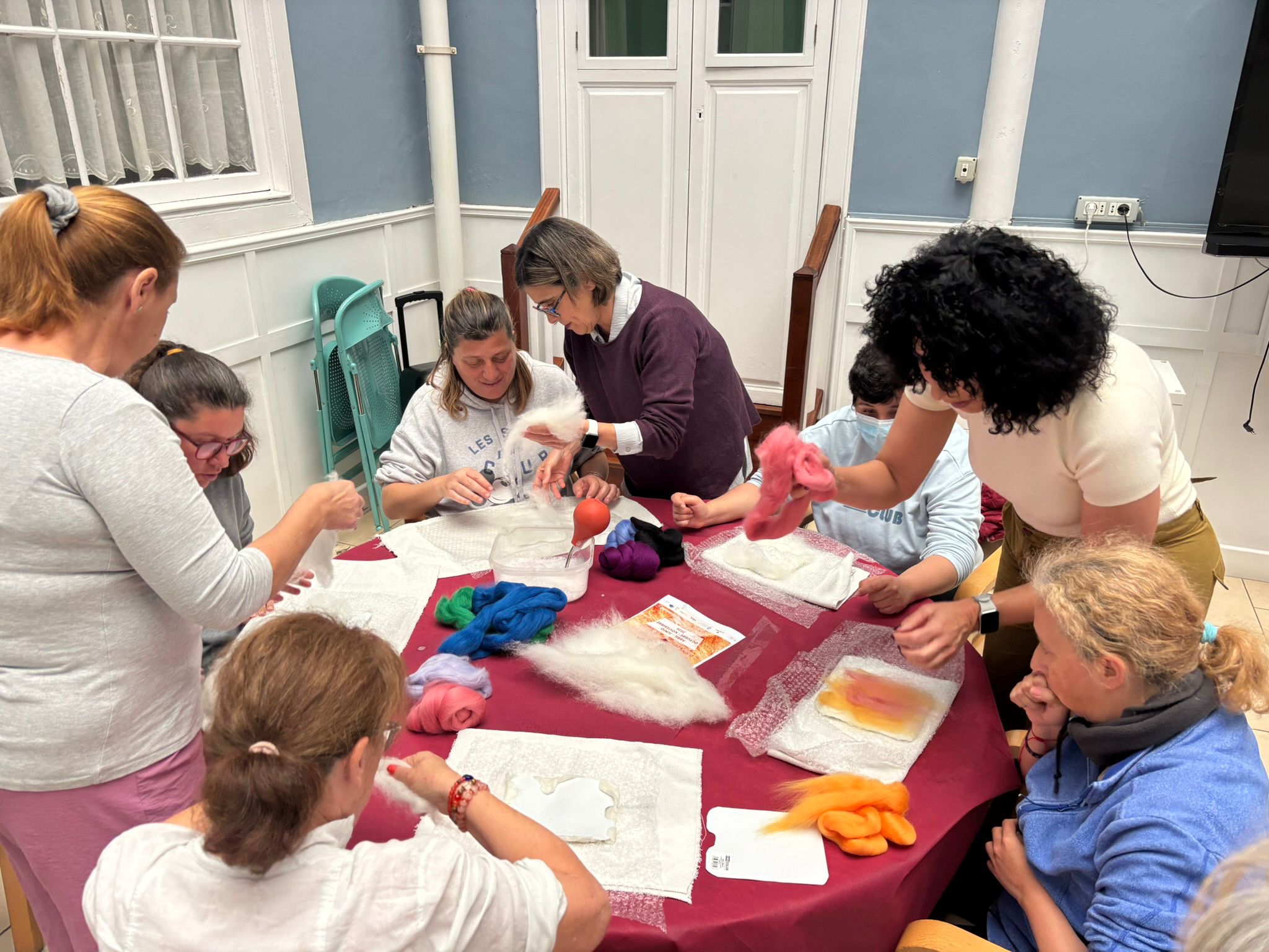 Mujeres trabajando con lana (LA OROTAVA)