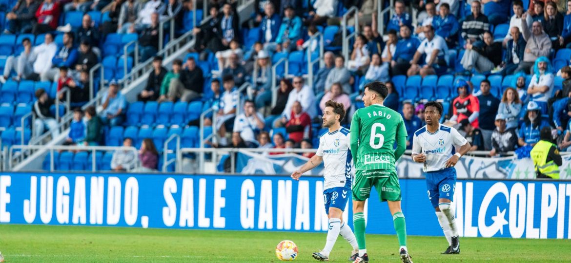 Acción del partido contra el Racing de Ferrol (CD TENERIFE).