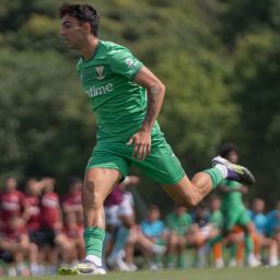 Naim García con la elástica pepinera (@CDLeganes)