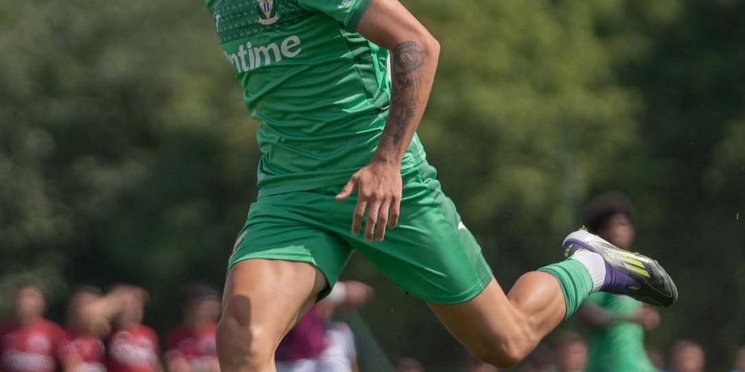 Naim García con la elástica pepinera (@CDLeganes)