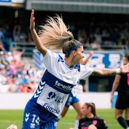 Natalia Ramos tras marcar uno de sus dos goles (CD TENERIFE FEMENINO)