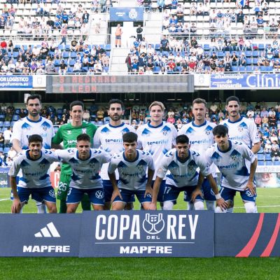 XI blanquiazul ante Osasuna (CD TENERIFE).|Acción del partido (@OSASUNA).
