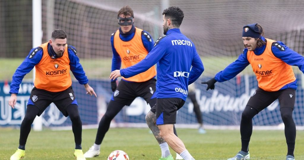 Entrenamiento en Tajonar en los rojillos (@OSASUNA).
