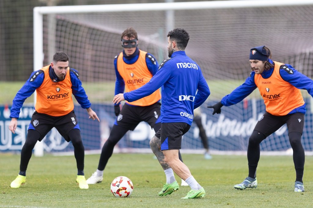 Entrenamiento en Tajonar en los rojillos (@OSASUNA).