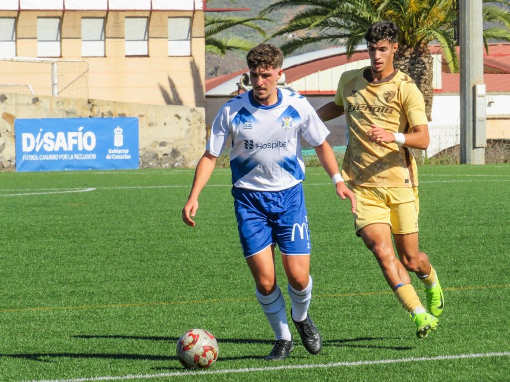 Partido entre tinerfeños y malaguistas en Geneto (@CdtCantera)
