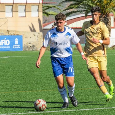 Partido entre tinerfeños y malaguistas en Geneto (@CdtCantera)