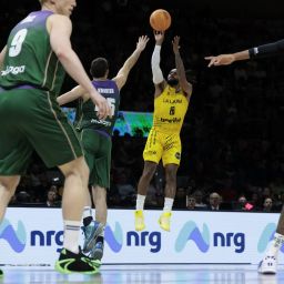 Patty Mills en la Champions ante Unicaja (EMILIO COBOS - CB CANARIAS)