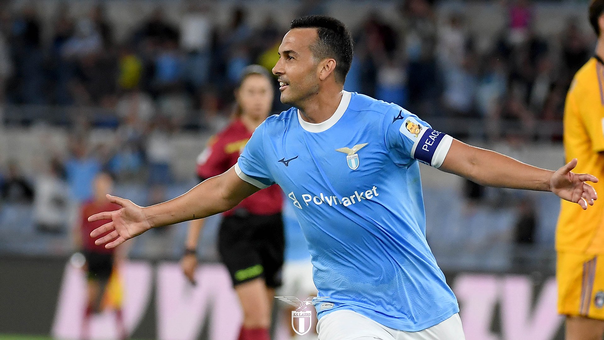 Pedro celebra su último gol con la Lazio (@OFFICIALSSLAZIO).
