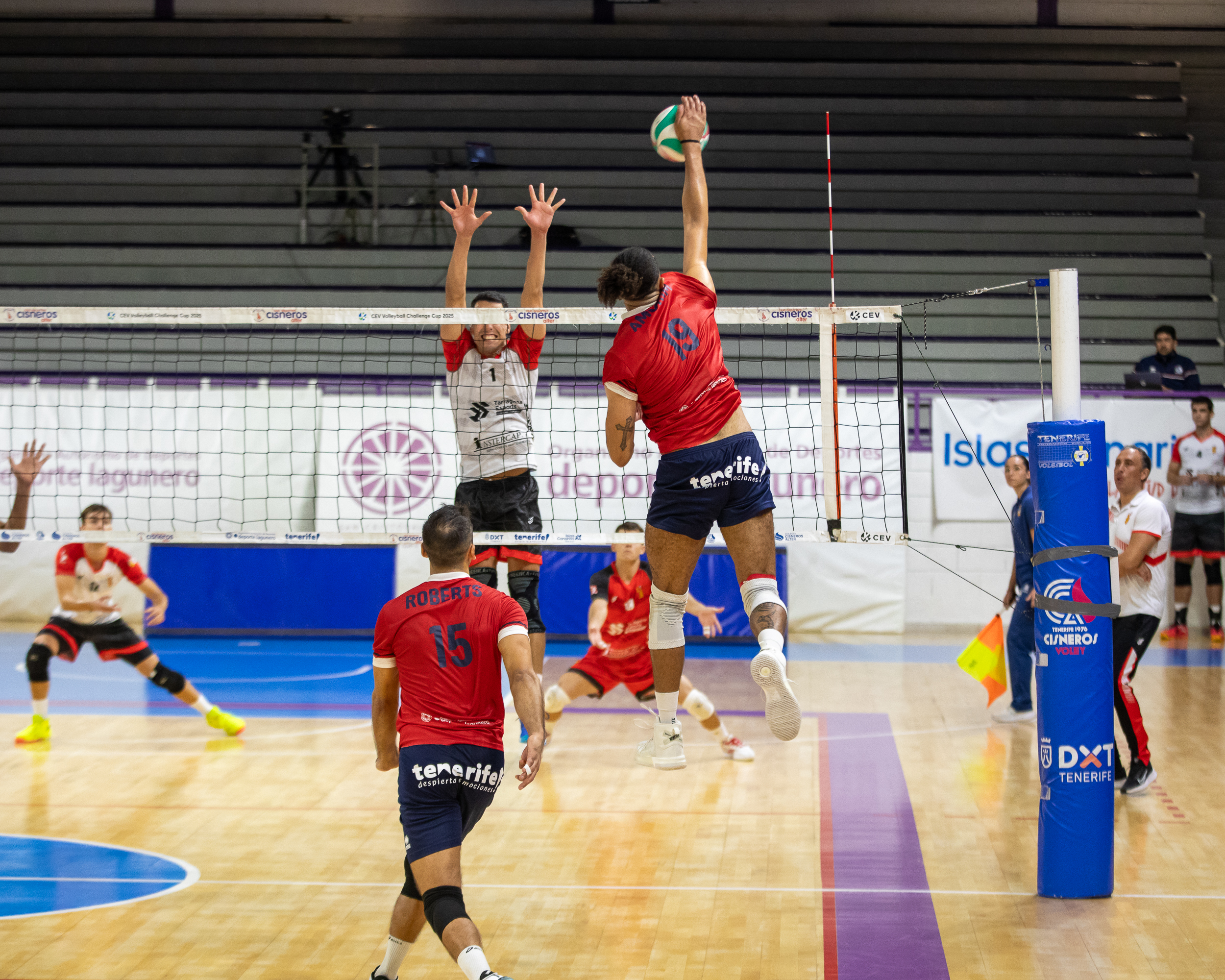 Vítor Amorim al remate en la primera vuelta ante Tarragona (CEDIDA)
