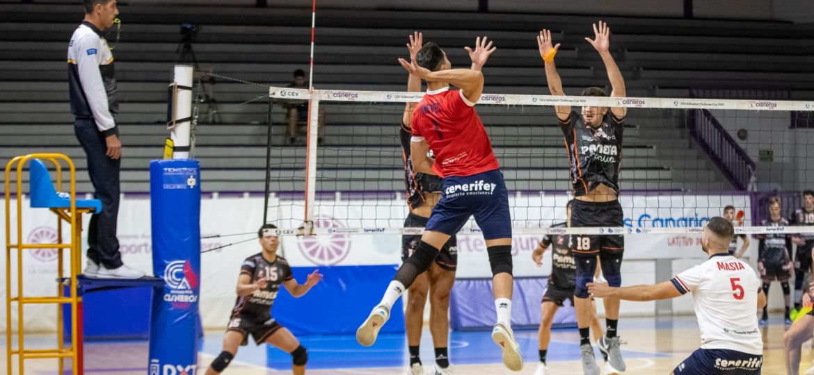 Carlos Nieves ante Teruel en el partido de ida (CEDIDA)