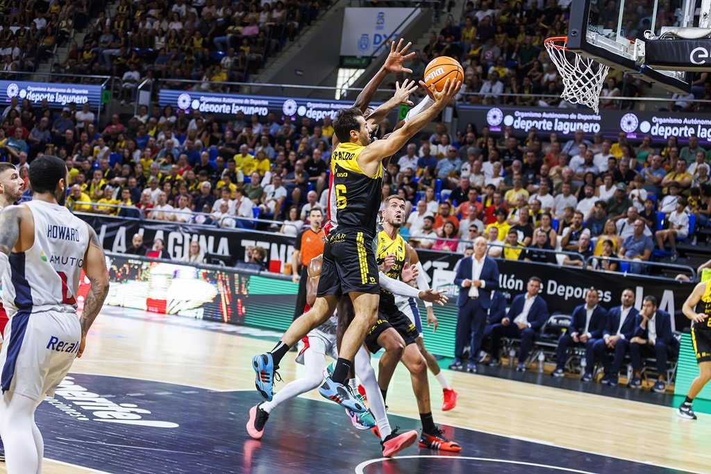 Fitipaldo, en una penetración a canasta (ACB MEDIA).