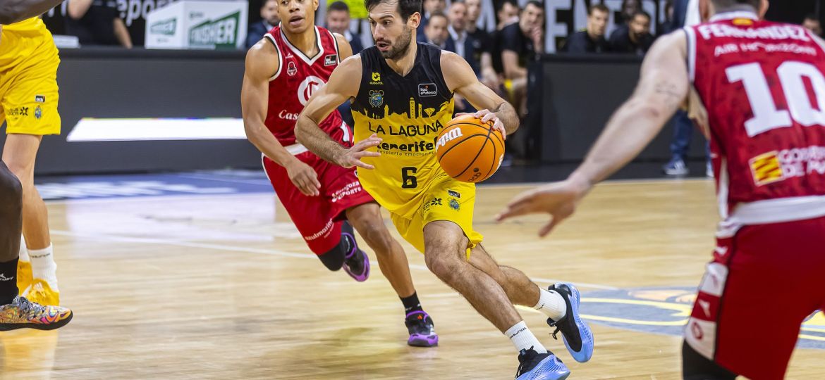 Bruno Fitipaldo contra Casademont Zaragoza (ACB Media / Emilio Cobos)