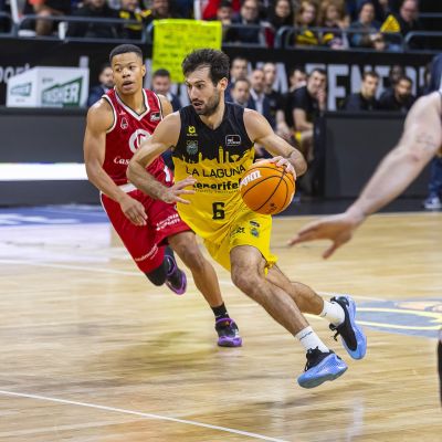 Bruno Fitipaldo contra Casademont Zaragoza (ACB Media / Emilio Cobos)
