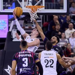 Aro pasado de Mario Hezonja ante Covirán Granada (ACB Media / Fermín Rodríguez)