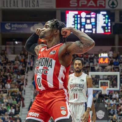 Ike Iroegbu saca músculos frente a Baskonia (ACB Media / Sergi Geronés)