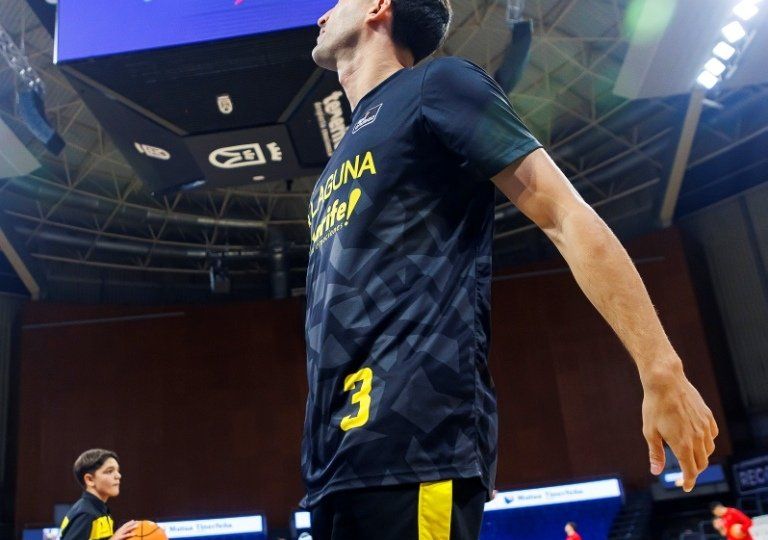Jaime Fernández calentando antes de su regreso (ACB PHOTO)