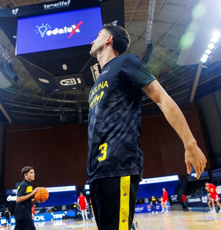 Jaime Fernández calentando antes de su regreso (ACB PHOTO)