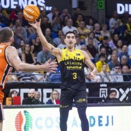 Jaime Fernández dando un pase (ACB Media)