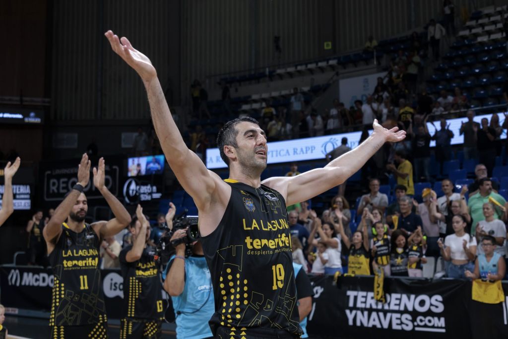 Gio Shermadini tras una victoria aurinegra (ACB Media / Emilio Cobos)