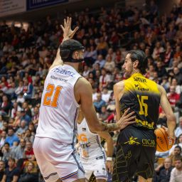 Joan Sastre en el partido en Fontajau (ACB Media / Sergi Geronès)