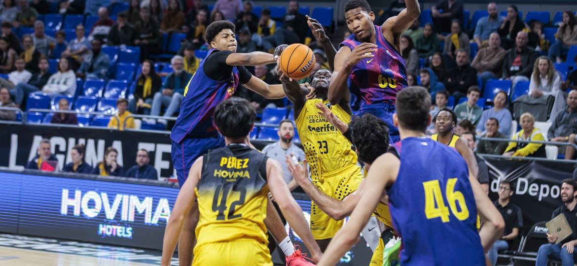 Acción del partido (EMILIO COBOS / CB CANARIAS).