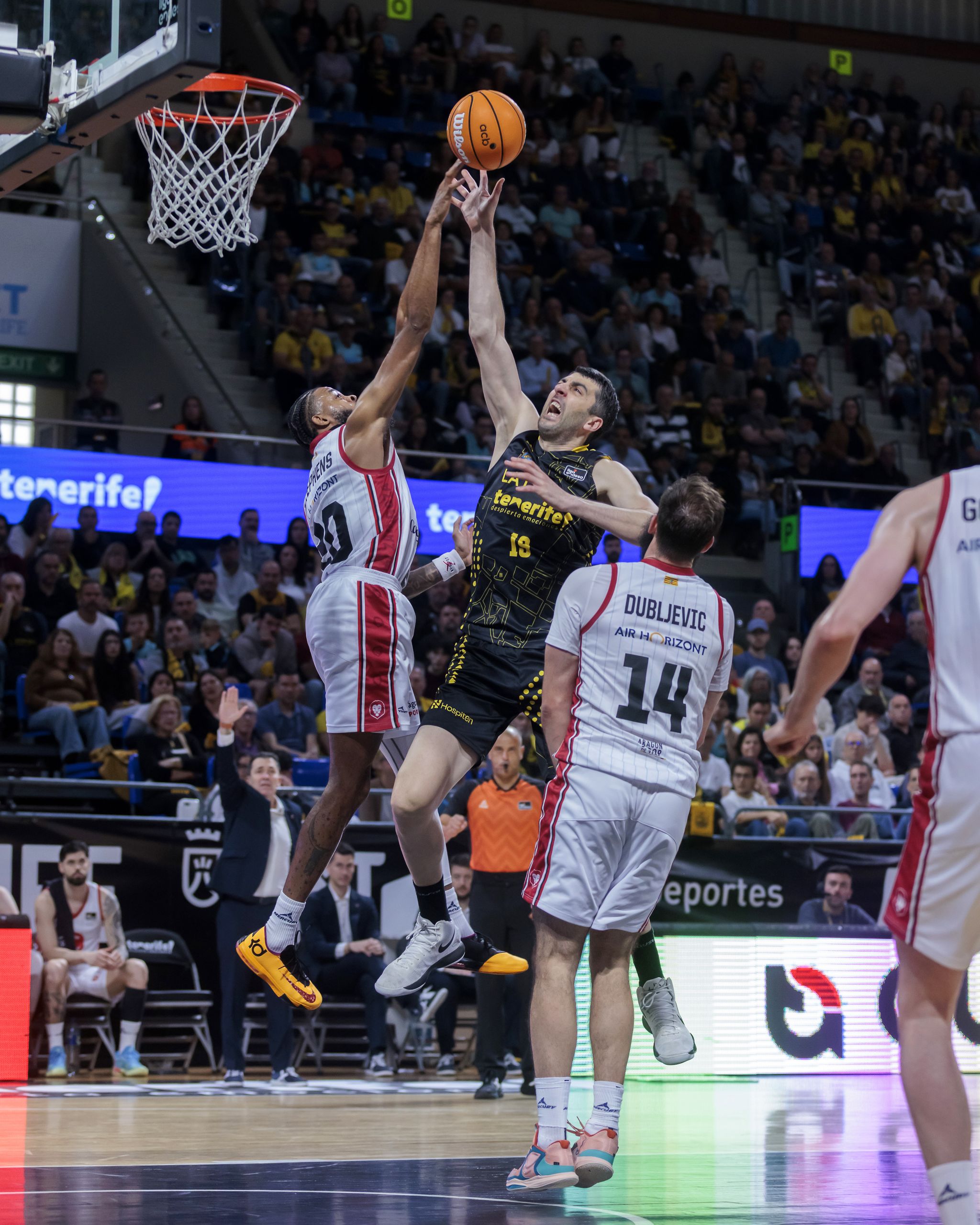Shermadini, durante el encuentro. (ACB PHOTO - EMILIO COBOS)