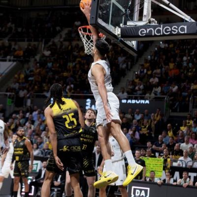 Una acción del La Laguna Tenerife- Real Madrid del playoff. (acb Photo / Emilio Cobos)