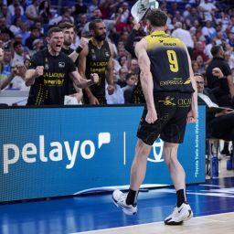 Huertas celebra una canasta contra el Real Madrid (ACB PHOTO).