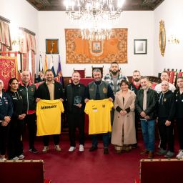 Foto grupal de las autoridades con la selección alemana (CEDIDA)