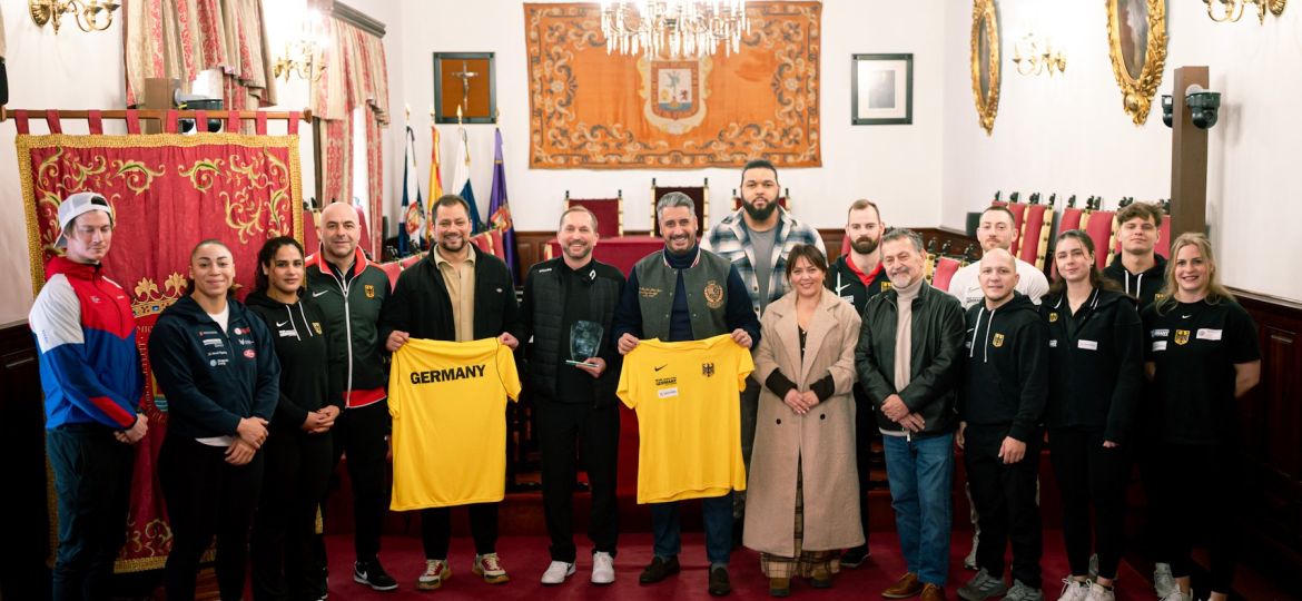 Foto grupal de las autoridades con la selección alemana (CEDIDA)