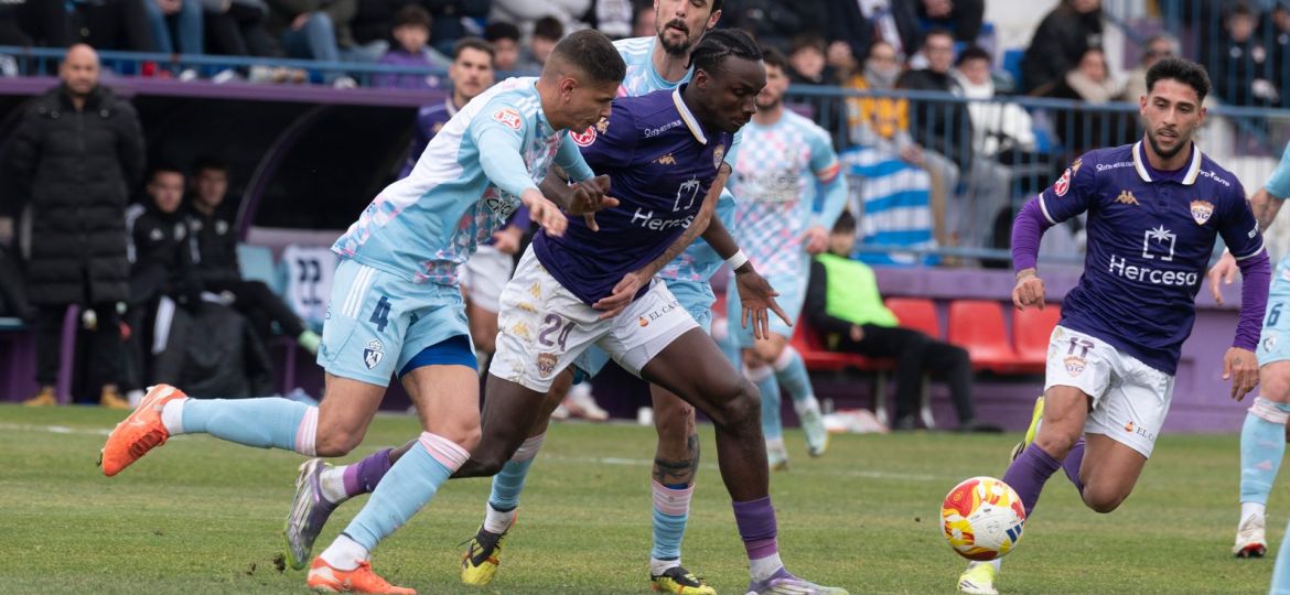 Salifo ante la Ponferradina (CD Guadalajara)