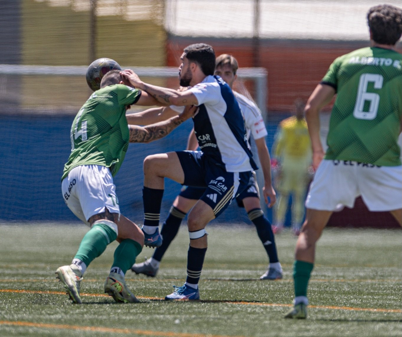 Acción del duelo entre San Fernando - Atlético Paso (FOTO: FACEBOOK UD SAN FERNANDO).