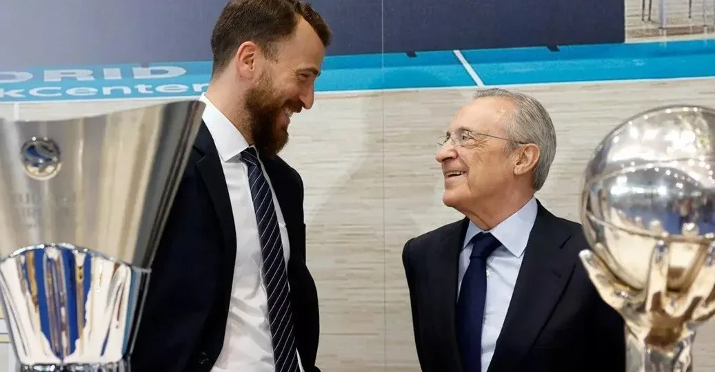 Sergio Rodríguez junto a Florentino Pérez (REAL MADRID)