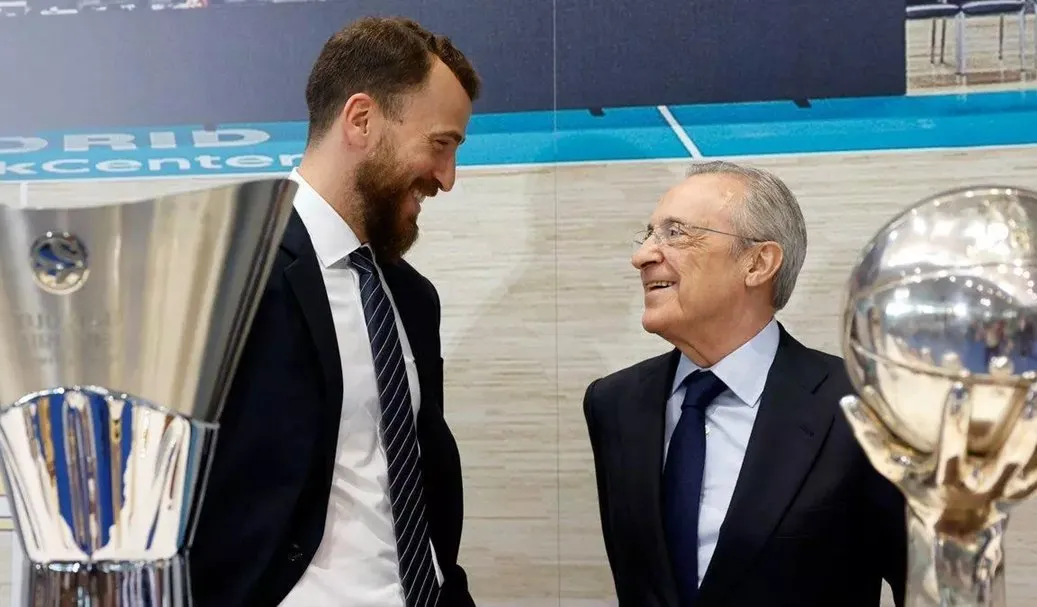 Sergio Rodríguez junto a Florentino Pérez (REAL MADRID)