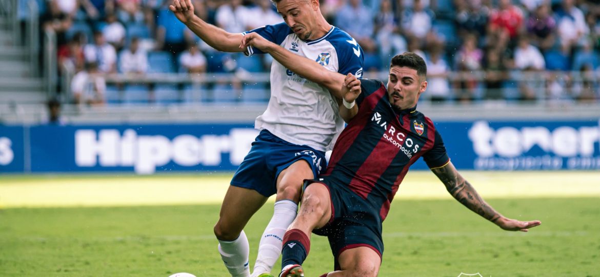Sergio ante el Levante (CD TENERIFE/SAN ACOSTA).