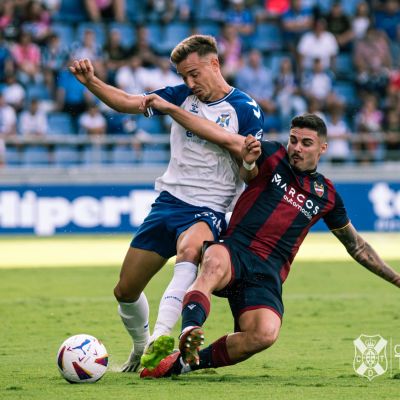 Sergio ante el Levante (CD TENERIFE/SAN ACOSTA).