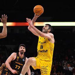 Shermadini en una jugada del Galatasaray- La Laguna Tenerife (BCL)