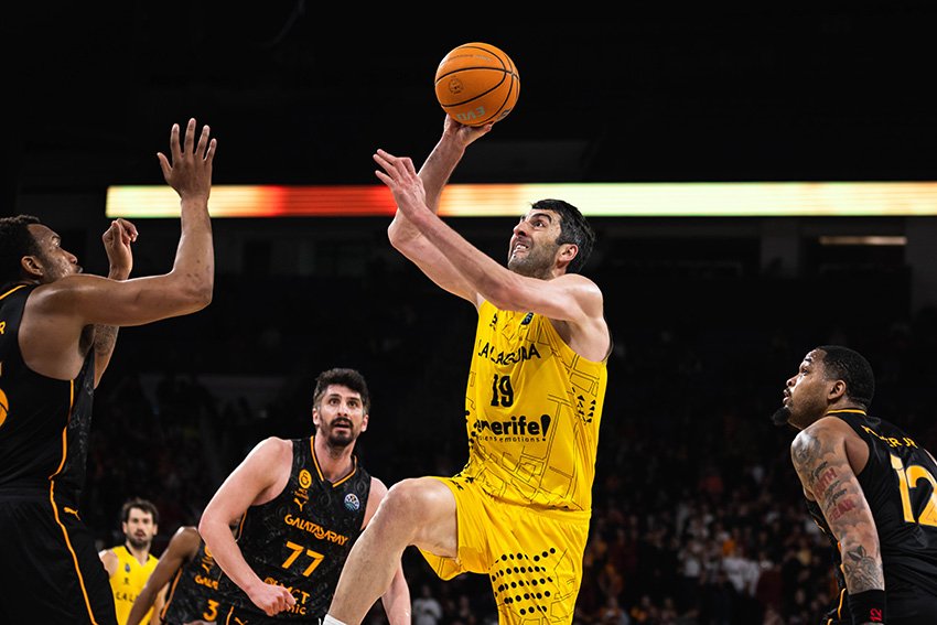 Shermadini en una jugada del Galatasaray- La Laguna Tenerife (BCL)