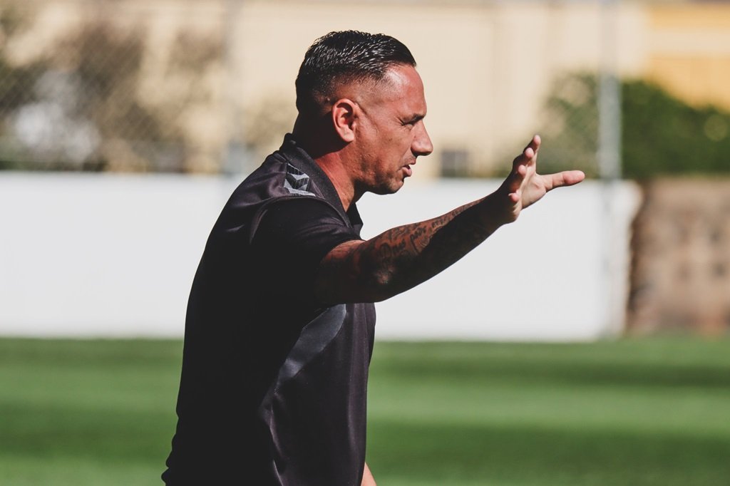 Suso Santana dirigiendo a los suyos (CEDIDA)