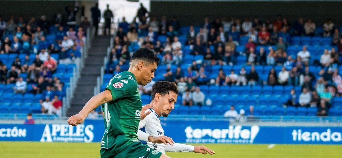 Duelo de la primera vuelta entre Tenerife - Arenteiro en el Heliodoro (CD TENERIFE).