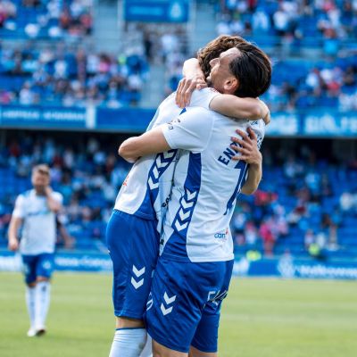 Celebración de un gol en el Heliodoro (CD TENERIFE).|Aitor Sanz recibe la Copa de Campeones (CD TENERIFE).|Álvaro Cervera (CD TENERIFE).|Los jugadores del Tenerife levantan la Copa (CD TENERIFE).|Los jugadores del Tenerife levantan la Copa (CD TENERIFE).